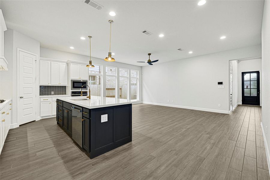 Furnished interior view inside a new home in Grand Central Park 45', Conroe (Image 11). Furnished interior view inside a new home in Grand Central Park 45', Conroe (Image 11).