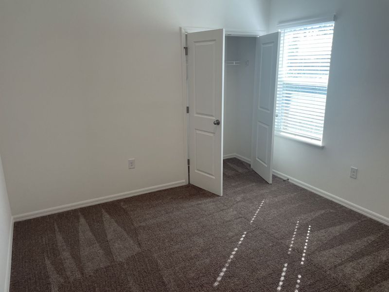 Spacious, unfurnished interior of a new home in Royal Highlands, Weeki Wachee (Image 18).