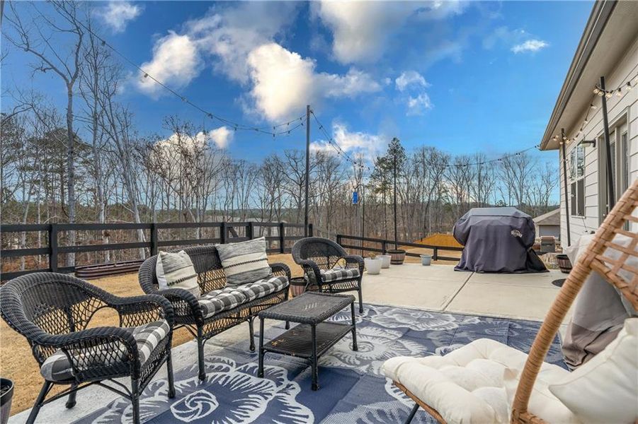 Exterior details and patio area of a home in Lost Creek, Dallas (Image 30).