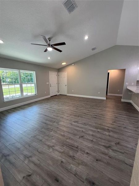 Spacious, unfurnished interior of a new home in , Ocala (Image 19).