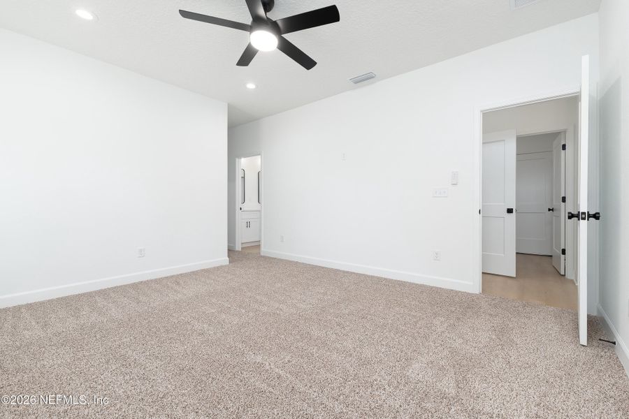 Spacious, unfurnished interior of a new home in , Palatka (Image 21).