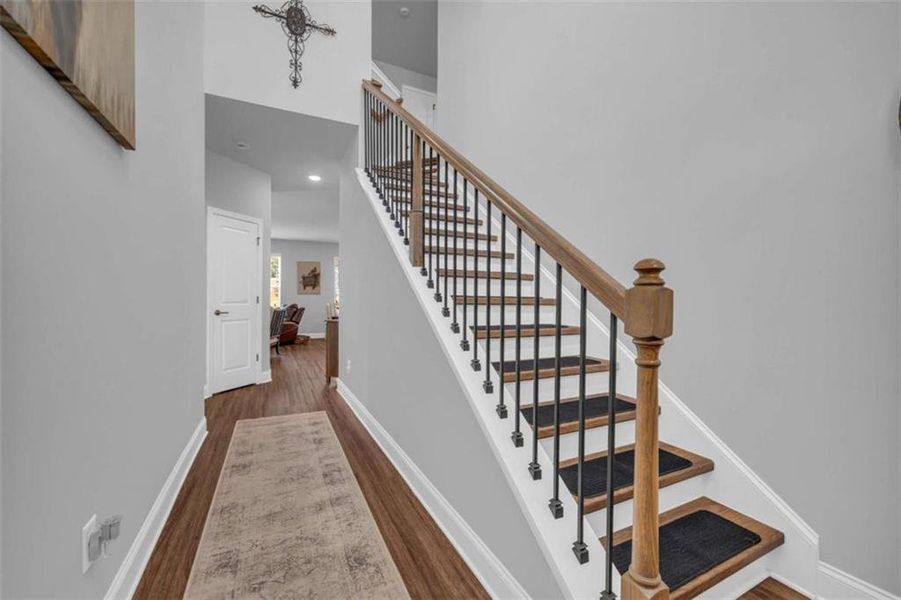 Spacious, unfurnished interior of a new home in , Homer (Image 21).