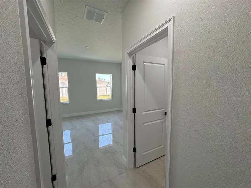 Spacious, unfurnished interior of a new home in , Ocala (Image 17).