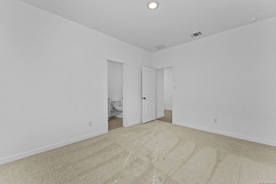 Spacious, unfurnished interior of a new home in Grace Valley, Marion (Image 9).