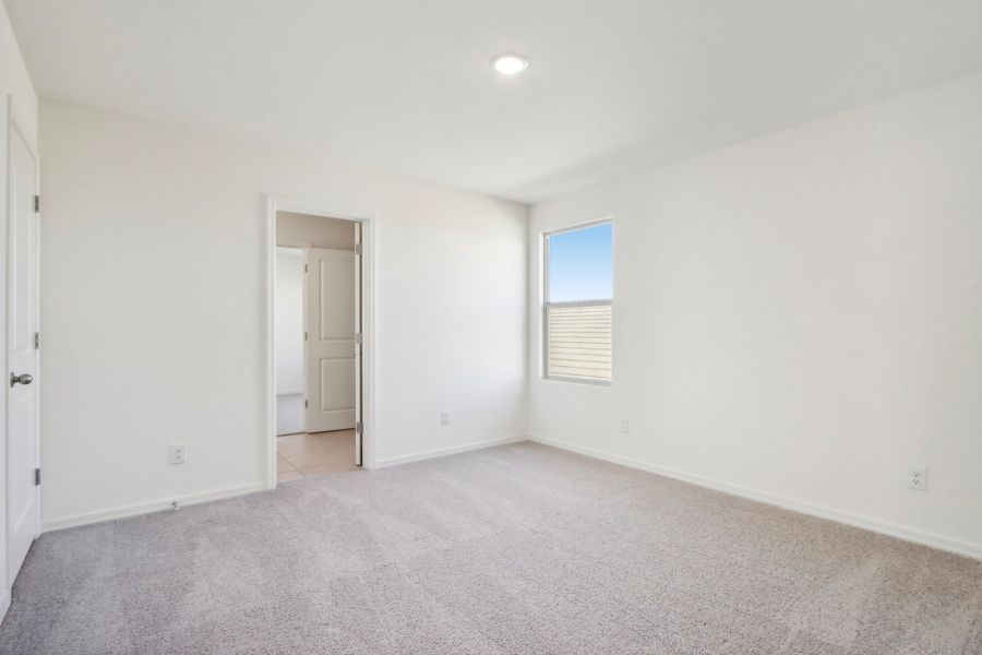Representative unfurnished interior of a home built from the Eclipse by Starlight Homes in Laveen Farms, Phoenix (Image 21).