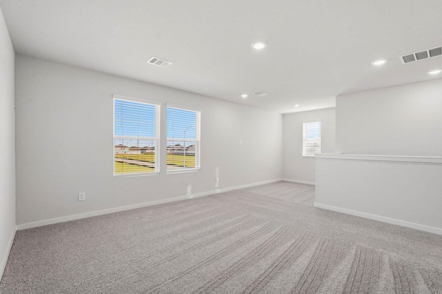 Spacious, unfurnished interior of a new home in Paloma at Sanford Farms, Waller (Image 17).