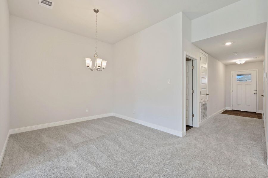 Spacious, unfurnished interior of a new home in Grand Oaks Reserve, Cleveland (Image 9).