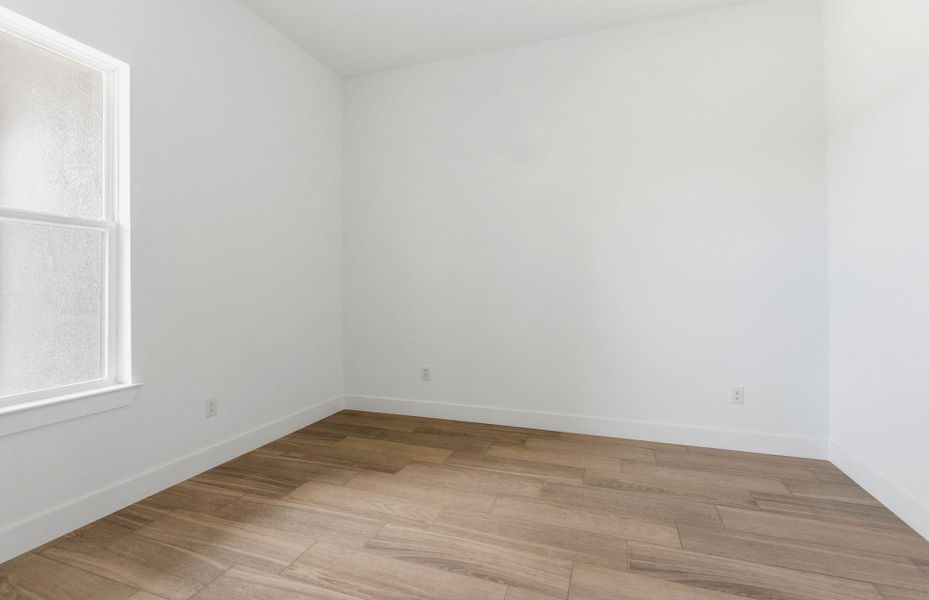 Spacious, unfurnished interior of a new home in Del Webb River Reserve, Spring Hill (Image 17).
