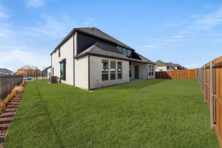 Exterior details and patio area of a home in Collinsbrook Farm, Frisco (Image 4).