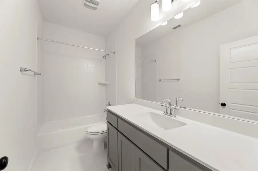 16. 2521 Huxley - 2ND Bath