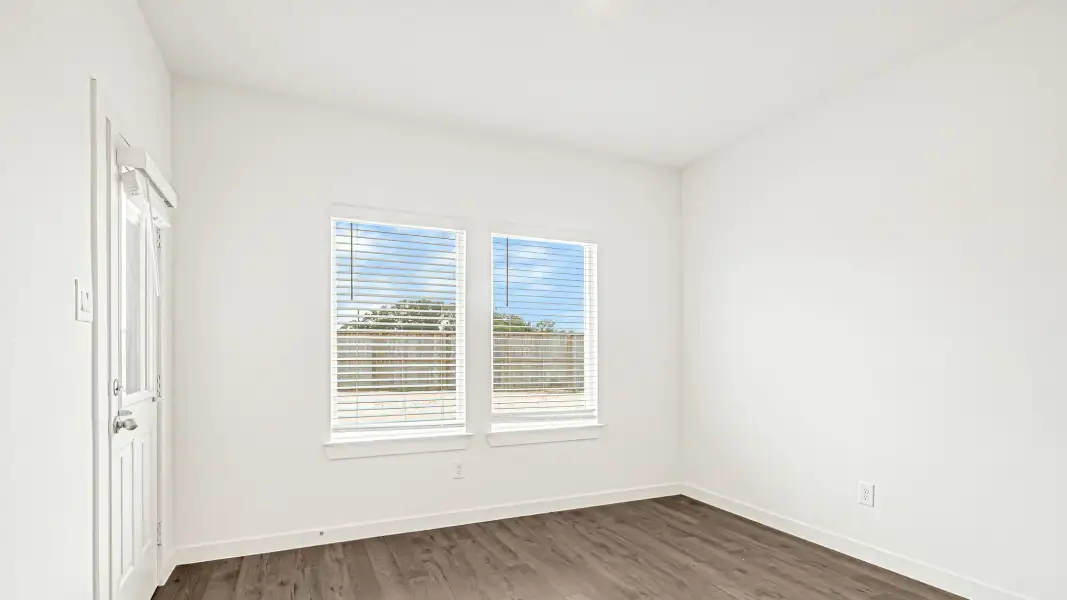 Spacious, unfurnished interior of a new home in Harvest Pointe, Needville (Image 12).