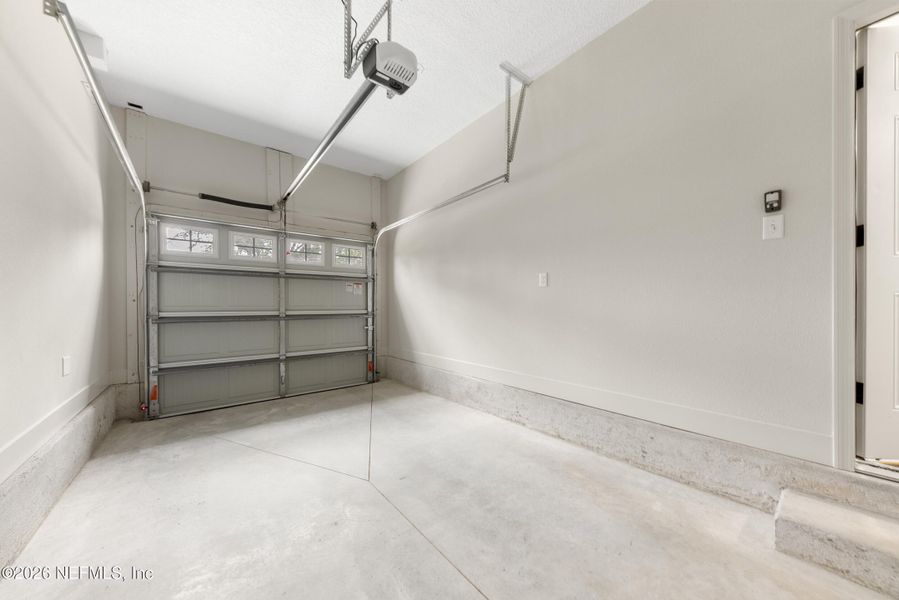 Spacious, unfurnished interior of a new home in , Jacksonville (Image 13).