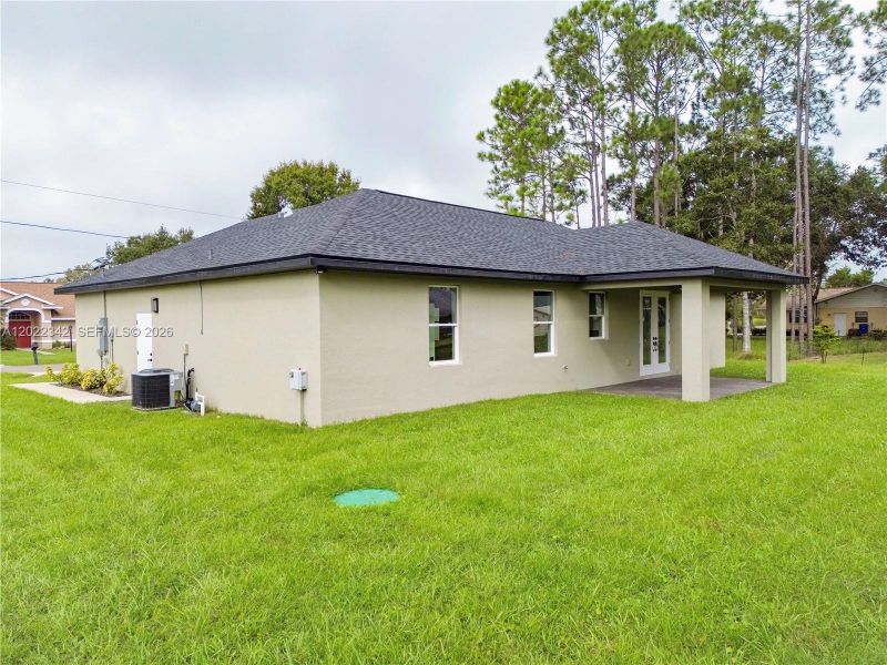 Exterior details and patio area of a home in , Sebring (Image 3).