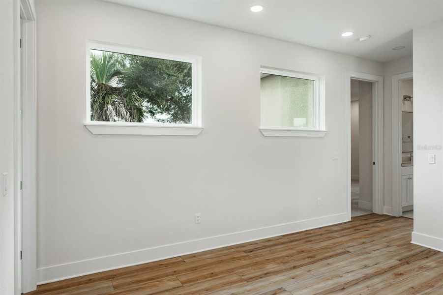Spacious, unfurnished interior of a new home in , Palm Harbor (Image 34).