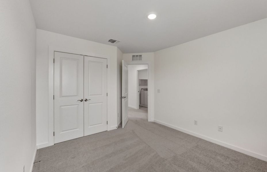 Spacious, unfurnished interior of a new home in Crosswinds, Kyle (Image 29).