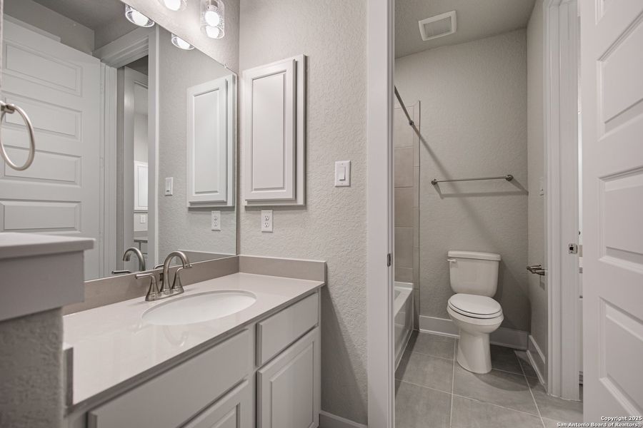 Furnished interior view inside a new home in Mesa Western, Cibolo (Image 16).