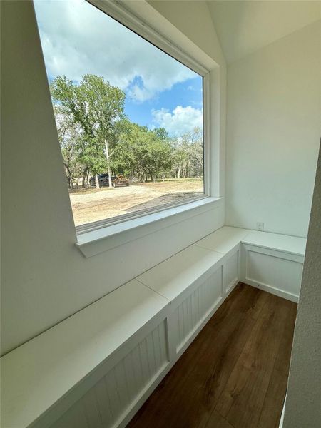 Cute little boot bench with storage, a great window and an art wall! Cute little boot bench with storage, a great window and an art wall!