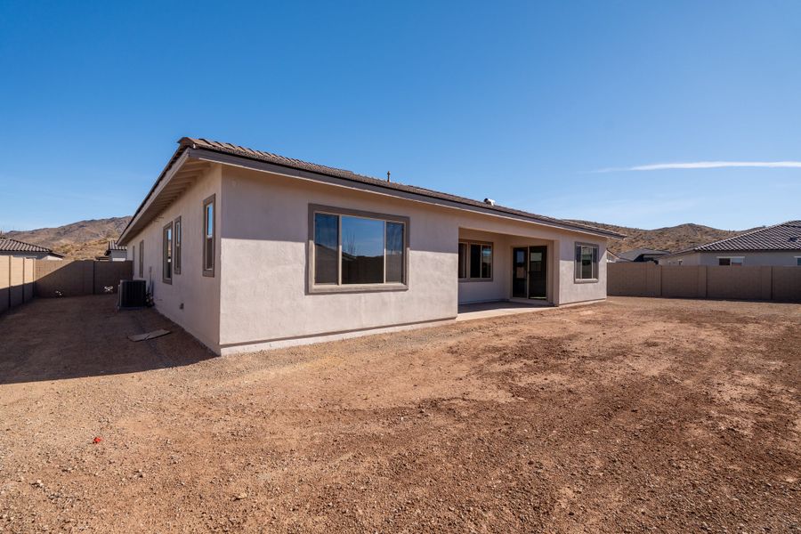 Exterior details and patio area of a home in Whispering Hills, Phoenix (Image 15).
