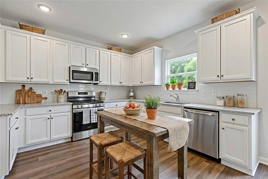 Furnished interior view inside a new home in High Shoals, Dallas (Image 4).