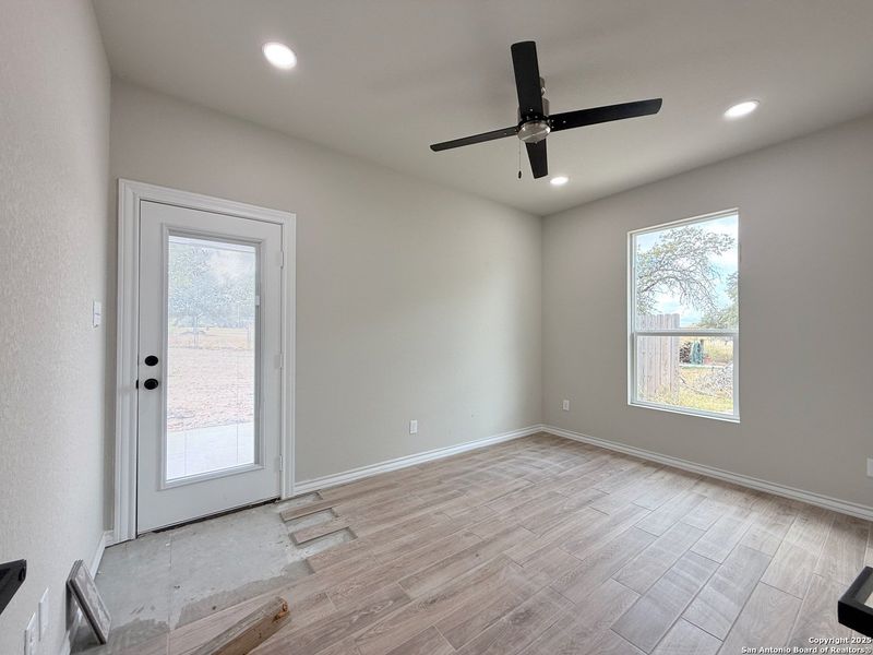 Spacious, unfurnished interior of a new home in , Natalia (Image 29).