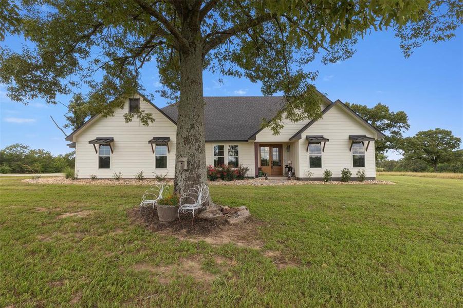 Discover refined East Texas living! A custom-built 2024 retreat set on 23+ ag-exempt acres in Edgewood.