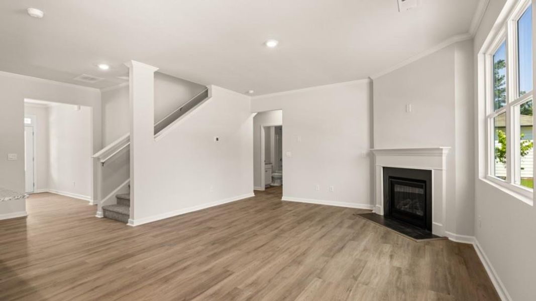 Spacious, unfurnished interior of a new home in Fairhaven, Lithia Springs (Image 32).