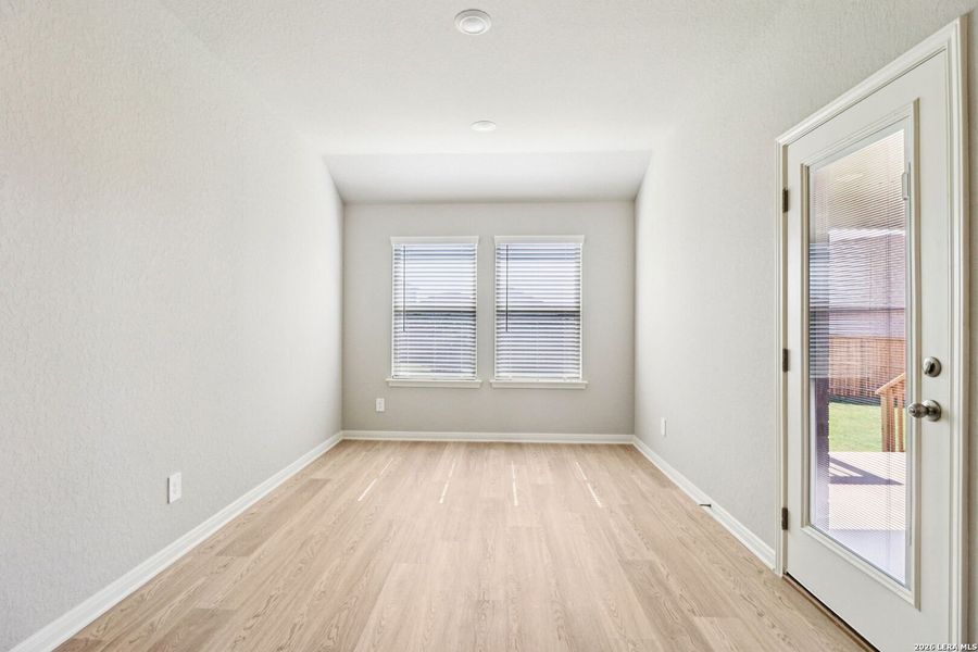 Spacious, unfurnished interior of a new home in Catalina, Converse (Image 22).