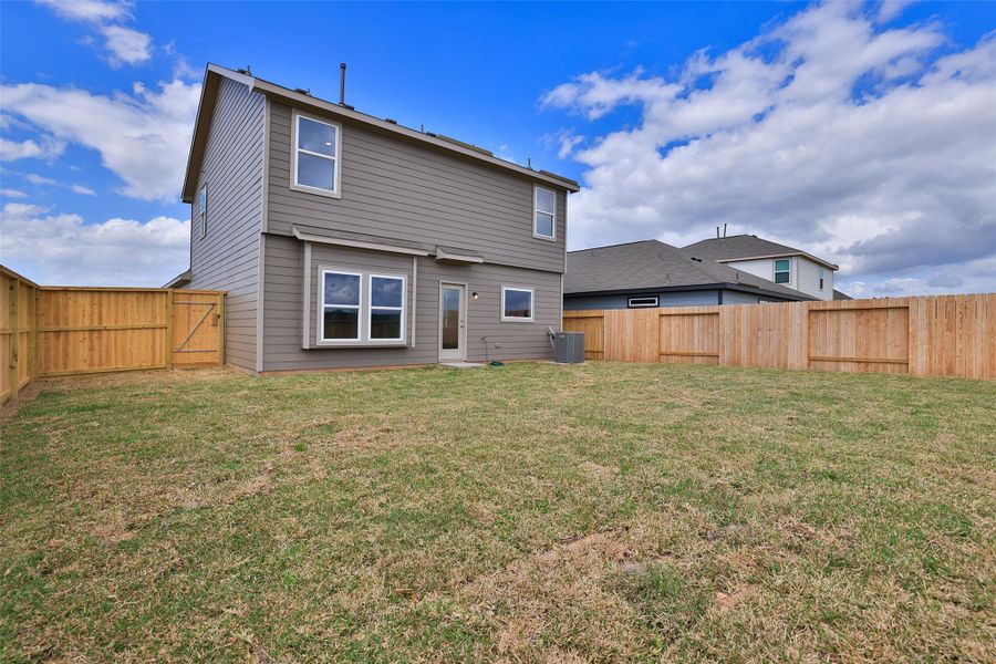 Exterior details and patio area of a home in Cielo, Conroe (Image 3).