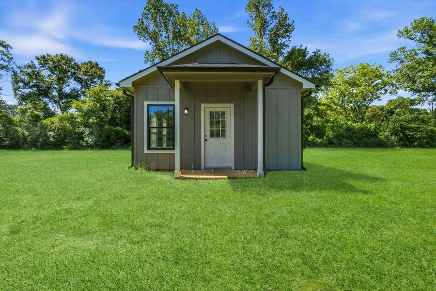 Exterior details and patio area of a home in , Livingston (Image 21).