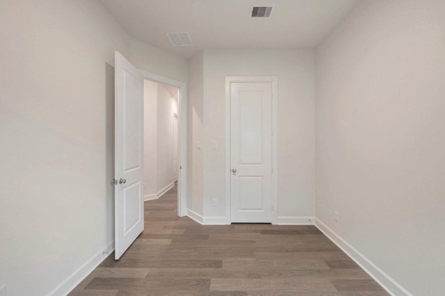 Spacious, unfurnished interior of a new home in Jordan Ranch - Premier Collection, Fulshear (Image 24).