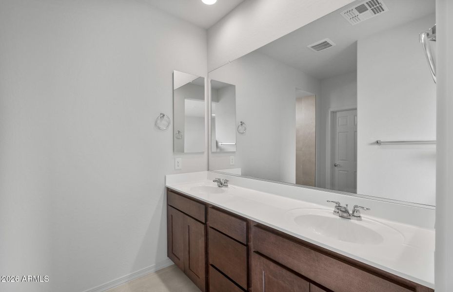 Owner's Bathroom Owner's Bathroom