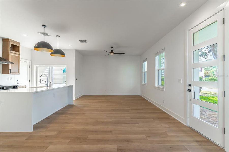 Spacious, unfurnished interior of a new home in , Orlando (Image 11).