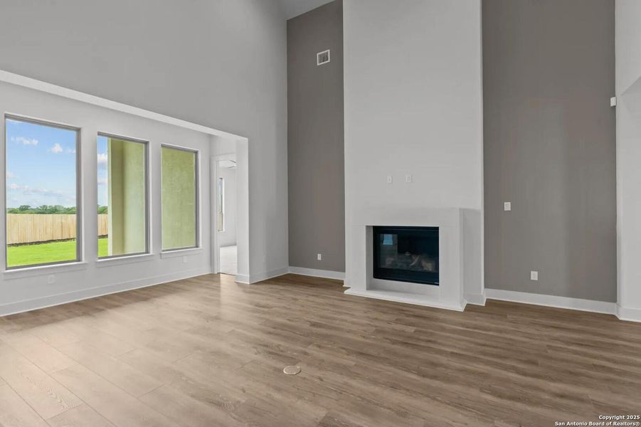 Spacious, unfurnished interior of a new home in Legacy at Lake Dunlap, New Braunfels (Image 9).