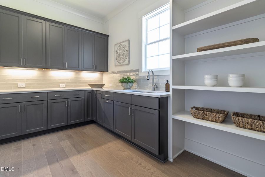 300_MEADOW_WALK_DR_INTERIOR_25