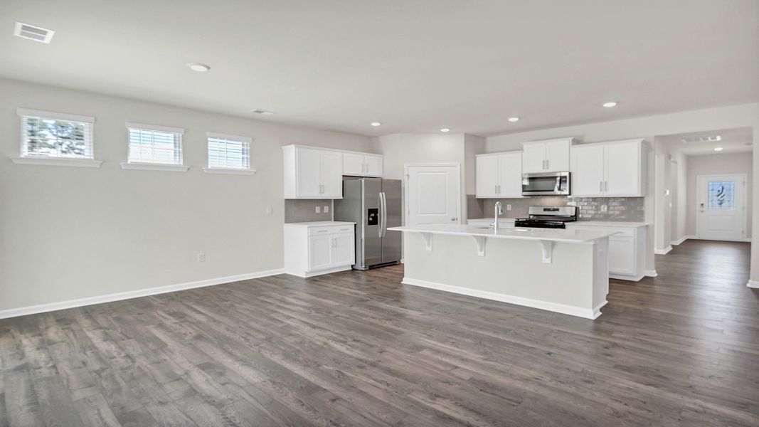 Spacious, unfurnished interior of a new home in Sease's Pond, Gilbert (Image 14).