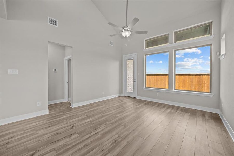 Spacious, unfurnished interior of a new home in Creekshaw – Gardens, Royse City (Image 20). Spacious, unfurnished interior of a new home in Creekshaw – Gardens, Royse City (Image 20).