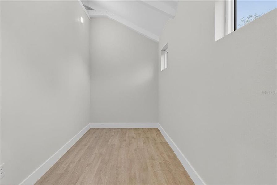 Spacious, unfurnished interior of a new home in , Tarpon Springs (Image 45).