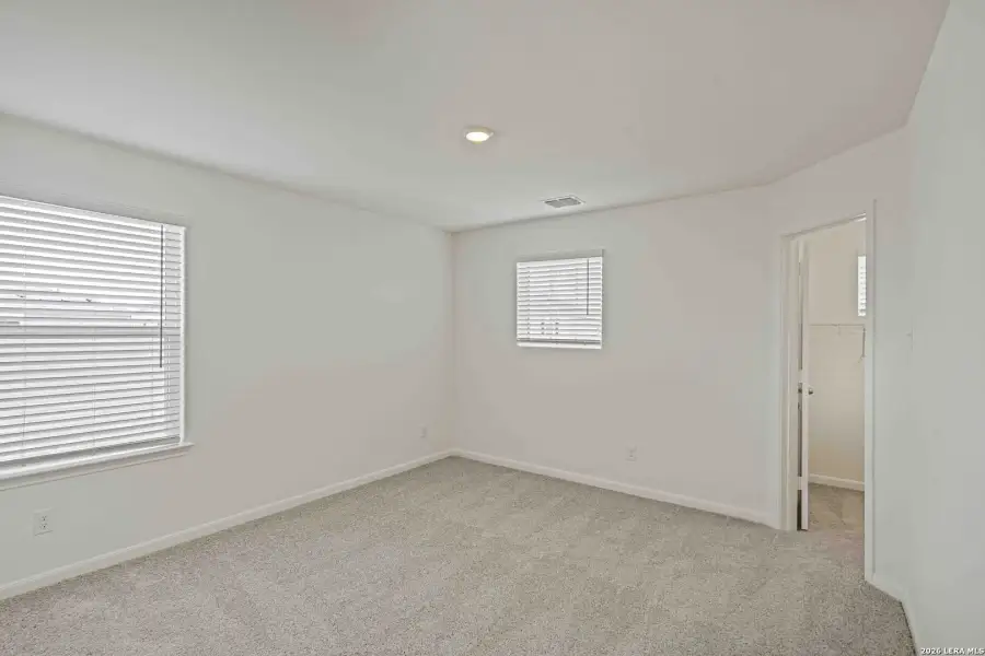Spacious, unfurnished interior of a new home in , San Antonio (Image 8).