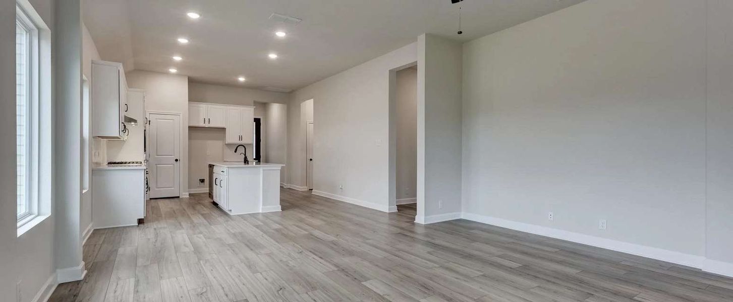 Representative unfurnished interior of a home built from the Sycamore by Ashton Woods in Arcadia Ridge, San Antonio (Image 16).