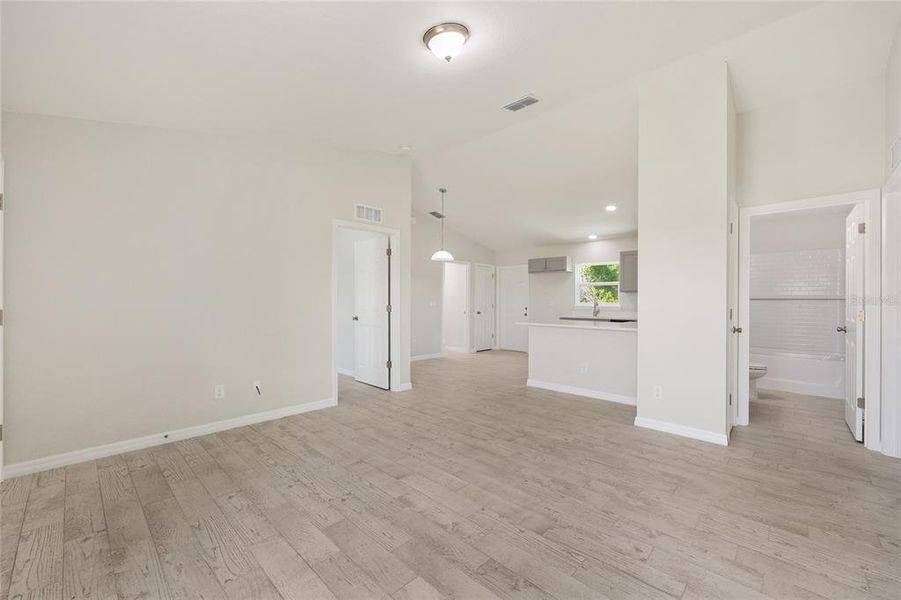 Spacious, unfurnished interior of a new home in , Ocala (Image 13).