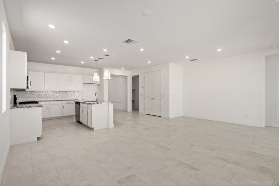Spacious, unfurnished interior of a new home in Teravalis, Buckeye (Image 5).