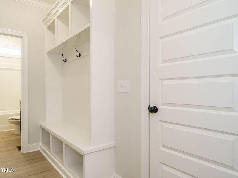 016-1280x960-owners-entry