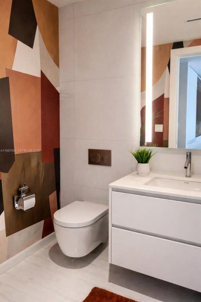 1/2 bathroom. 1/2 bathroom.