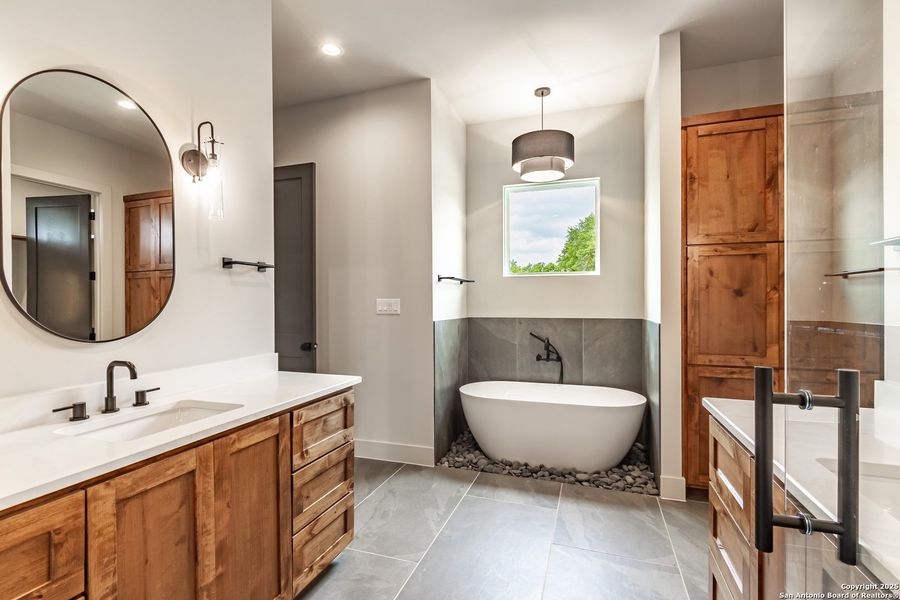 Furnished interior view inside a new home in , La Vernia (Image 38).