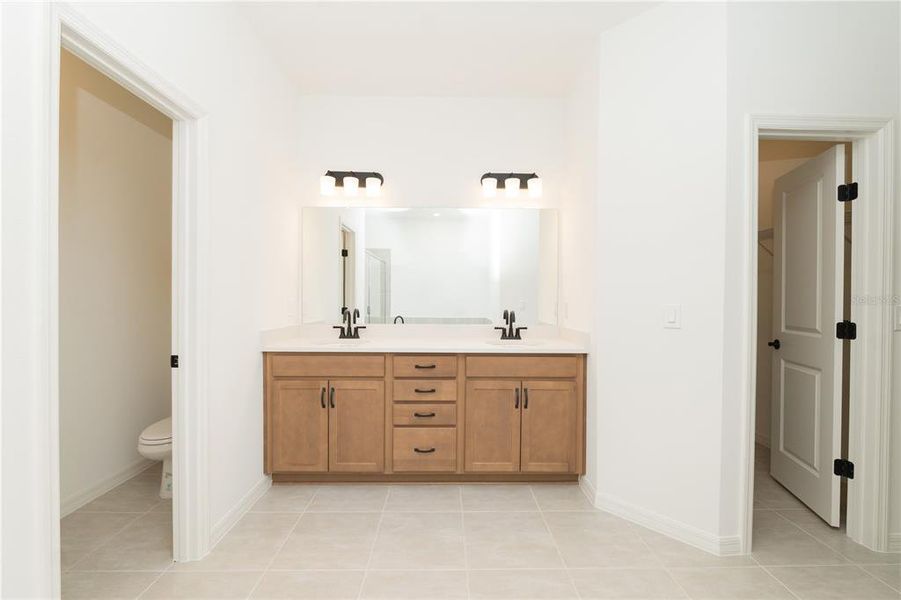 Furnished interior view inside a new home in , Bartow (Image 8).