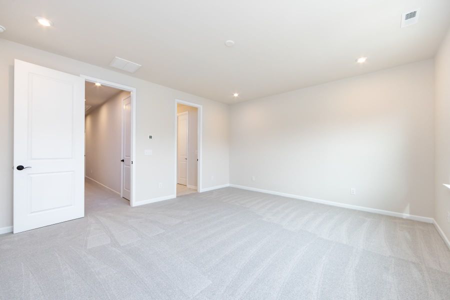 Spacious, unfurnished interior of a new home in Bellflower, Charlotte (Image 36).