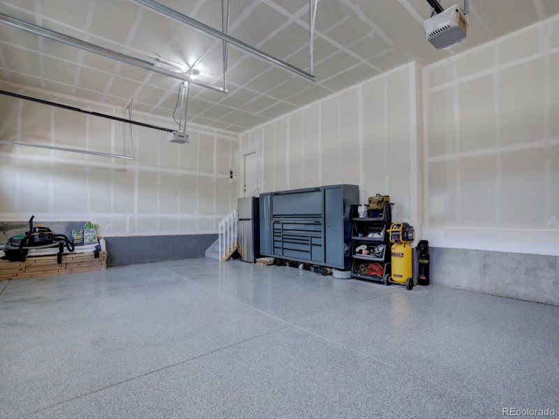 Spacious, unfurnished interior of a new home in Crystal Valley Pine Ridge, Castle Rock (Image 25).