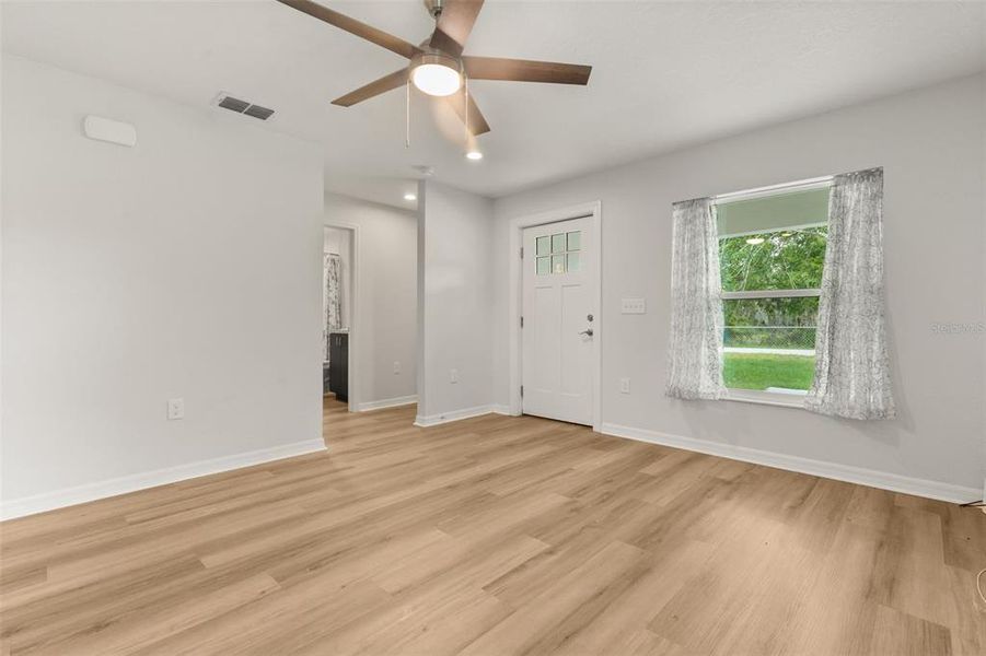 Spacious, unfurnished interior of a new home in , Bartow (Image 23).