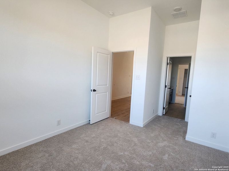 Spacious, unfurnished interior of a new home in Arcadia Ridge, San Antonio (Image 15). Spacious, unfurnished interior of a new home in Arcadia Ridge, San Antonio (Image 15).