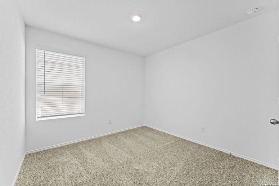 Spacious, unfurnished interior of a new home in Avenida, Converse (Image 9).